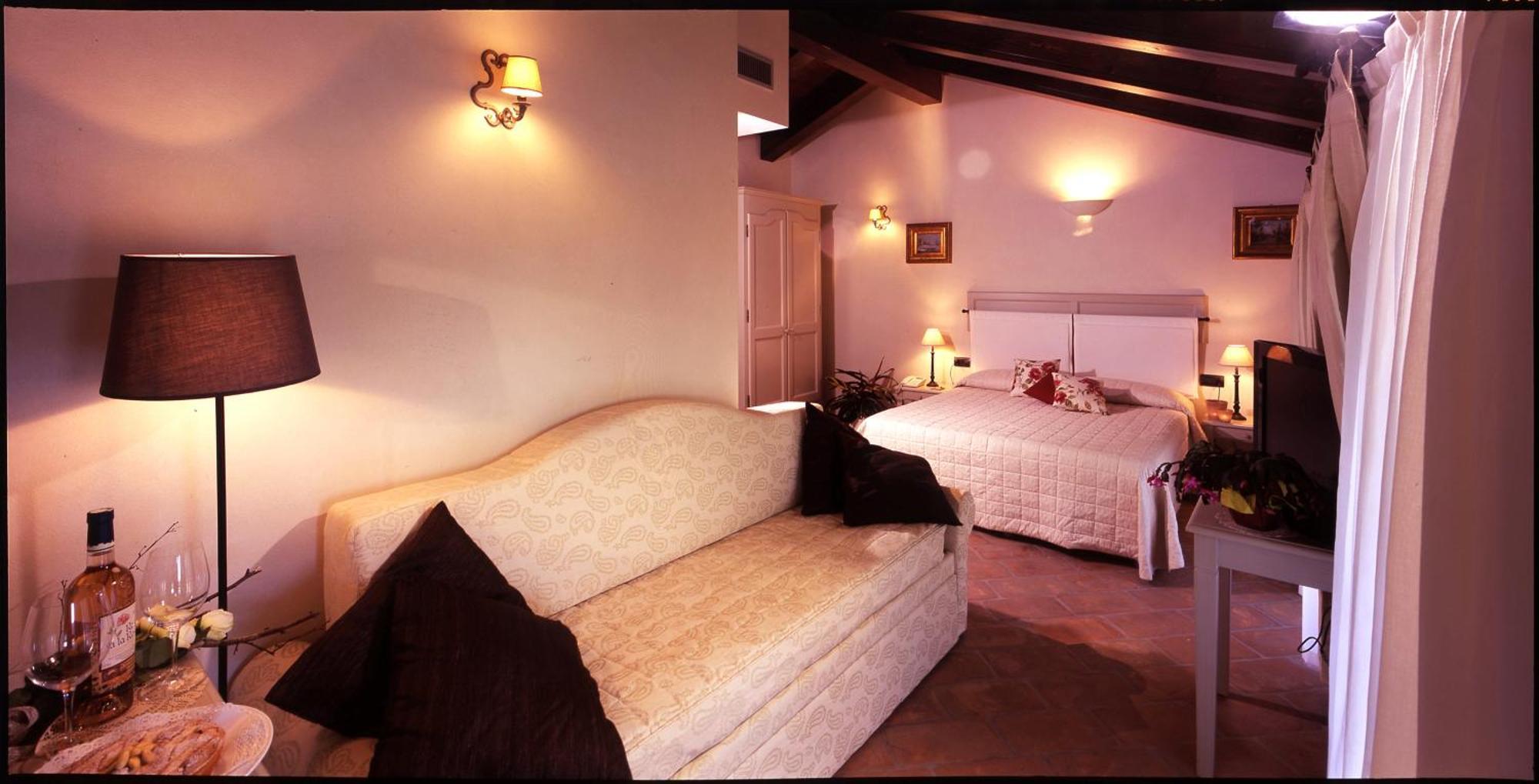 Relais Bella Rosina Pool & Spa La Cassa Стая снимка